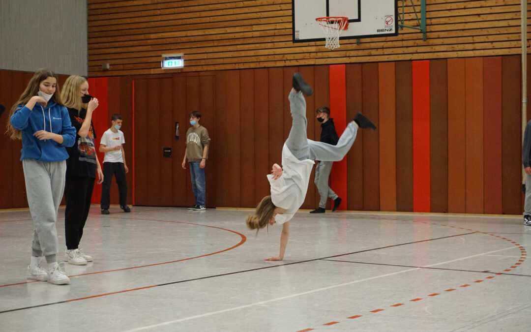 Französischer Hip-Hop-Tanzworkshop der 8. und 9. Klassen