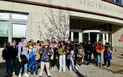 Klassenstufe 5 lernt die Stadtbibliothek kennen