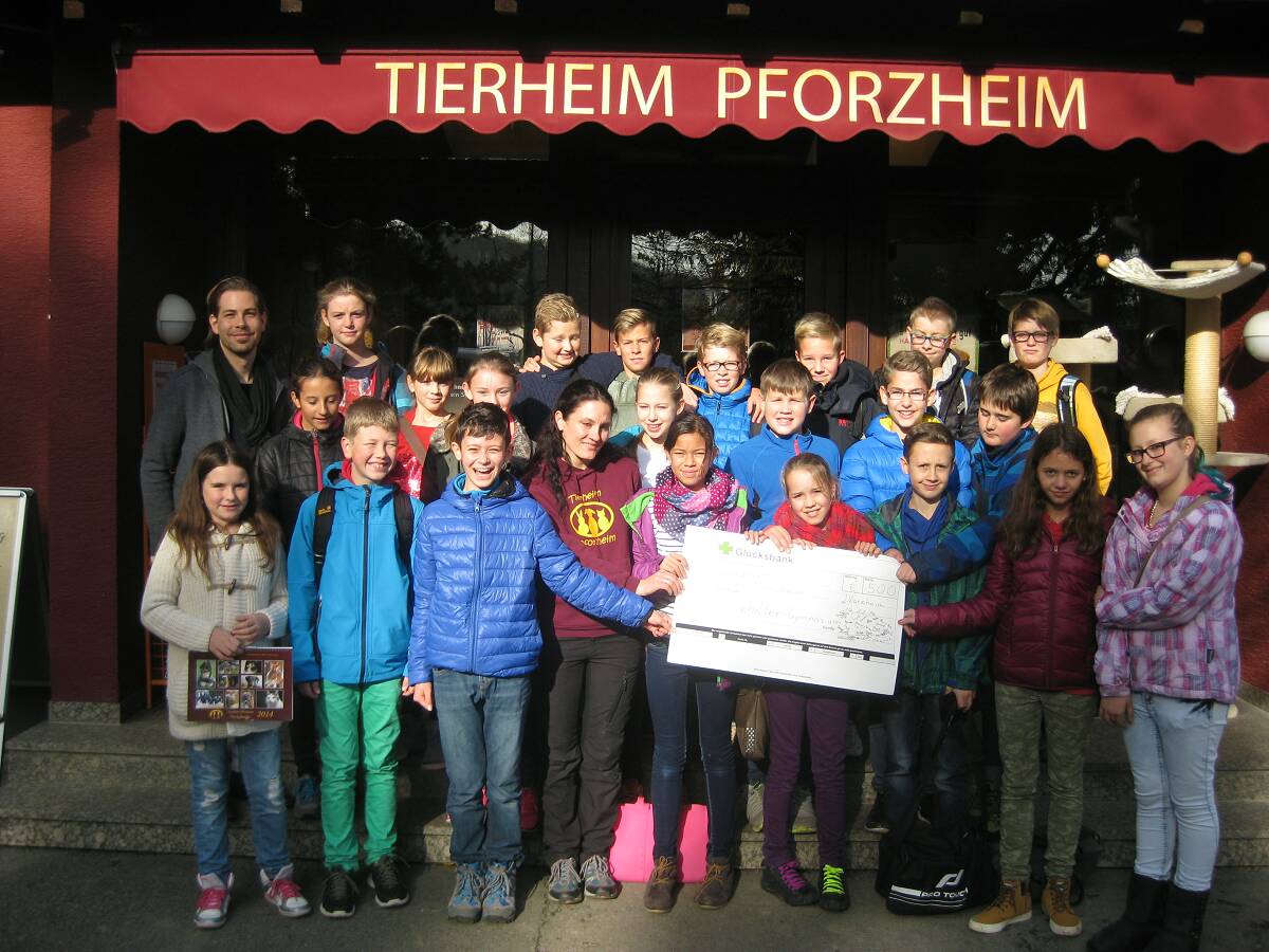 Schiller-Schüler spenden für das Tierheim Pforzheim