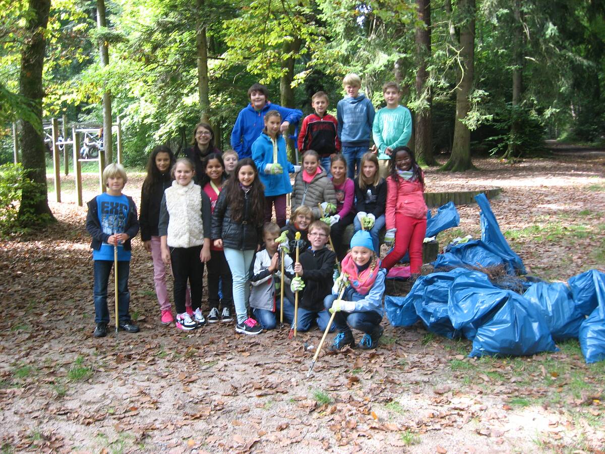 „Waldputzete“ durch Schiller-Schüler
